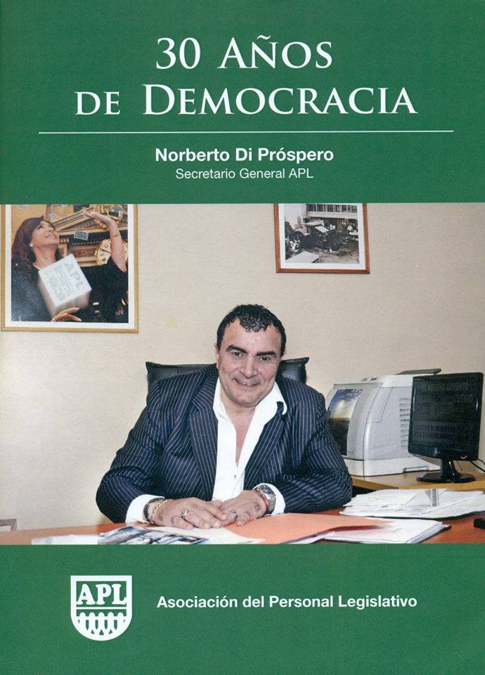 APL presenta un libro sobre los 30 años de democracia.
