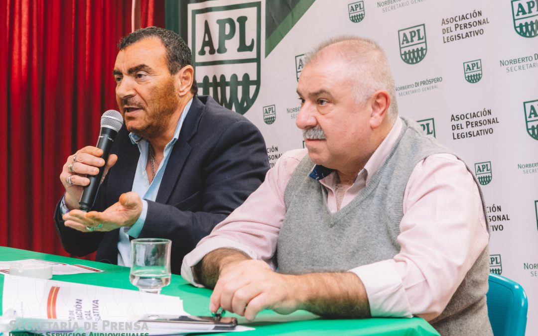 Felipe Sanz informó sobre los cursos de formación Sindical en la visita que realizó a «Puertas Abiertas» en la BCN Radio