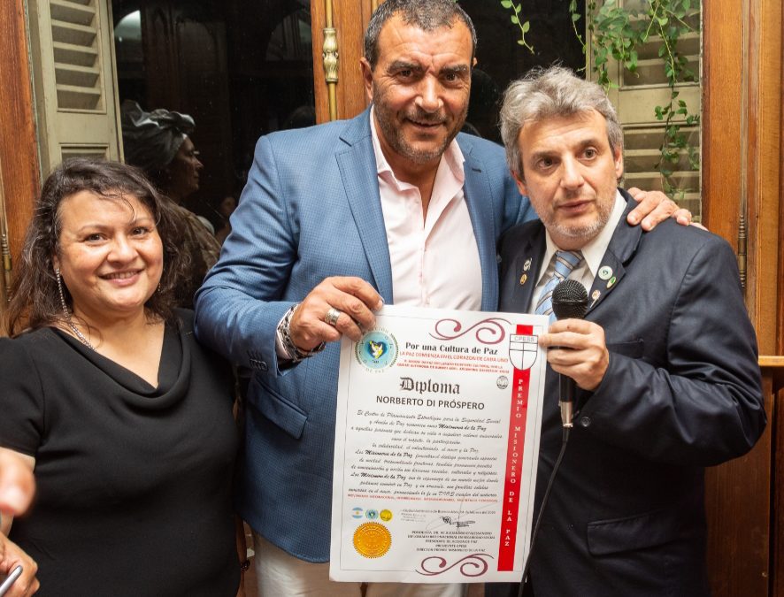 Di Próspero recibió el premio «Misionero de la Paz»