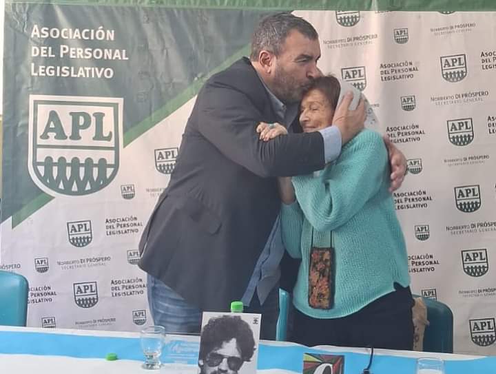 Taty Almeida presentó en APL el Libro Alejandro por siempre…Amor»