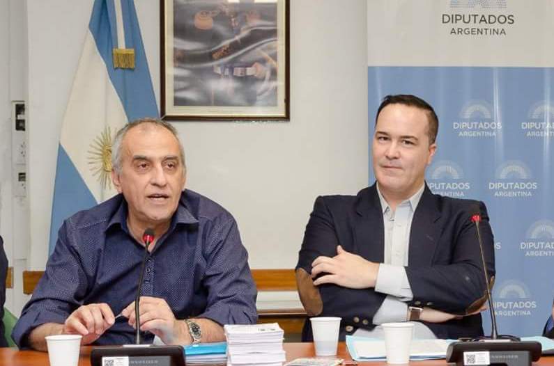 Máximo Cáceres invitó a un debate público y abierto al otro candidato para que los compañeros sepan quien es cada uno y que proponen.